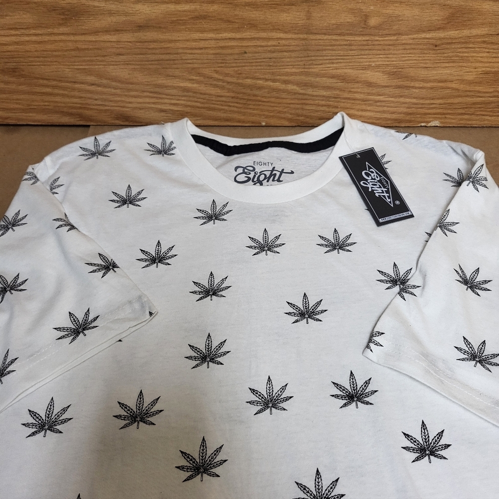 Eighty Eight Brand Cannabis Left T-Shirt Men Size Medium NWT - Picture 3 of 5